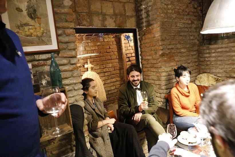 Муза и вино, винный бар в Тбилиси
